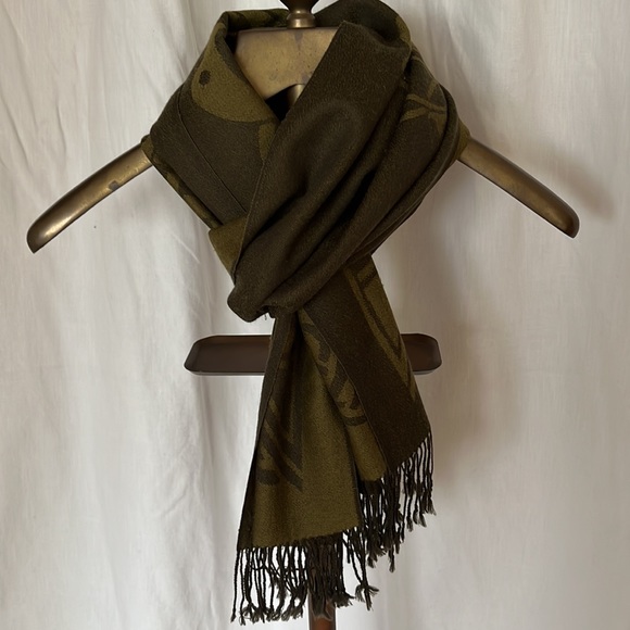 Irish Scarf Olive Green Evergreen Wool Celtic Knot Bird Traditional Design - Picture 3 of 16